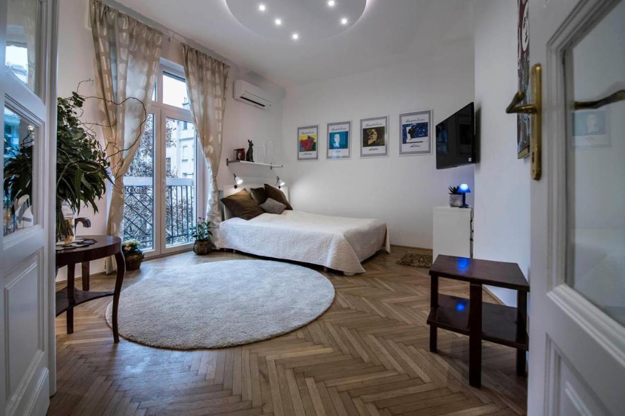Gorgeous Flat Right Near The City Center Budapest Exterior photo