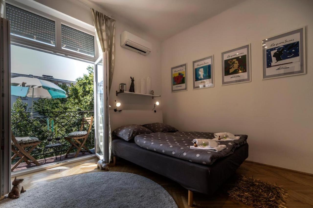 Gorgeous Flat Right Near The City Center Budapest Exterior photo
