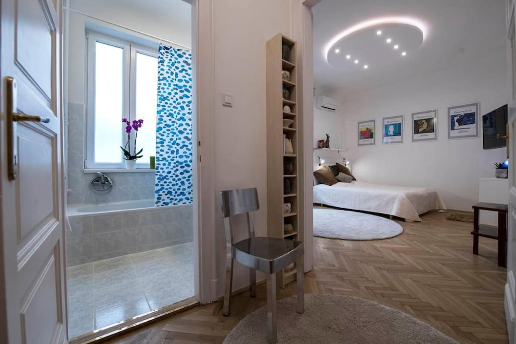 Gorgeous Flat Right Near The City Center Budapest Exterior photo