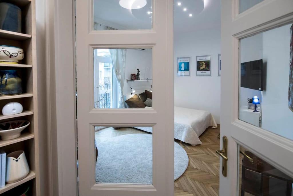 Gorgeous Flat Right Near The City Center Budapest Exterior photo