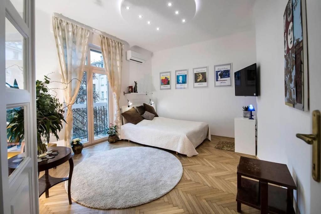 Gorgeous Flat Right Near The City Center Budapest Exterior photo