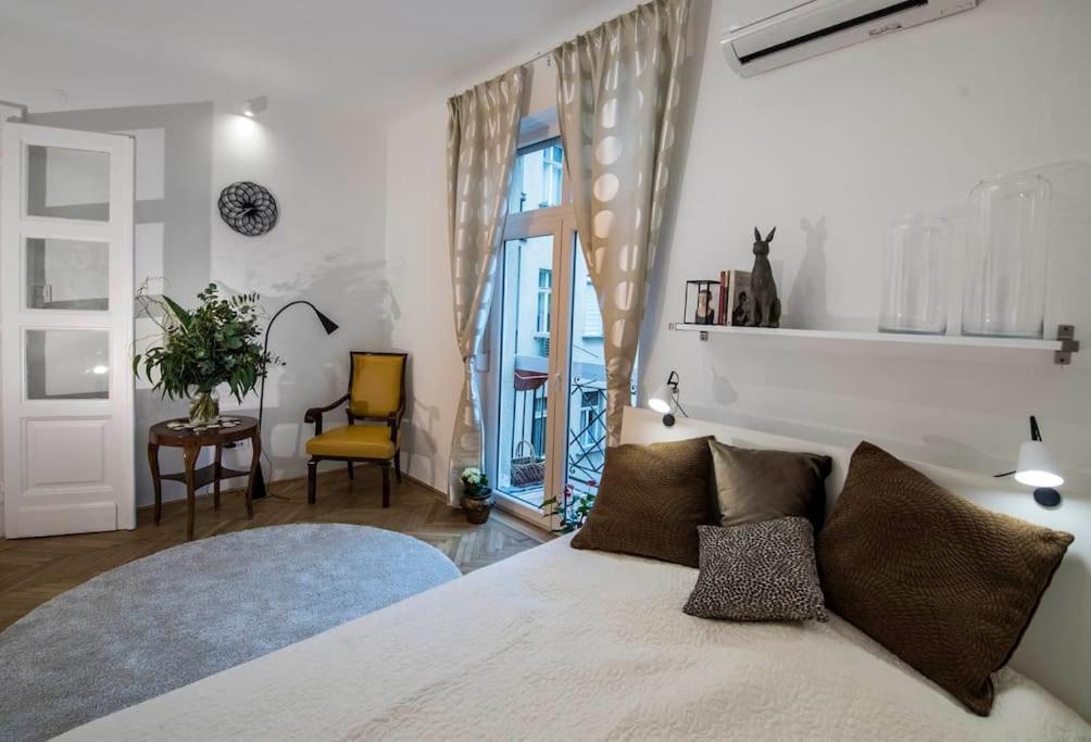 Gorgeous Flat Right Near The City Center Budapest Exterior photo