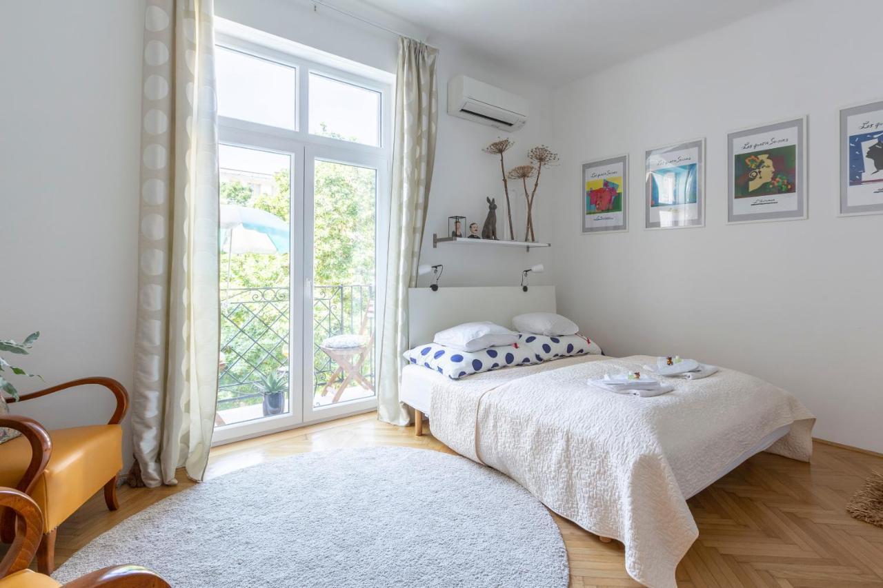 Gorgeous Flat Right Near The City Center Budapest Exterior photo